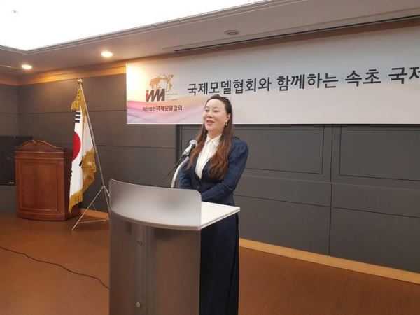 杏林医疗集团董事长史灵芝再获美国美容界权威认可及美容资格证书