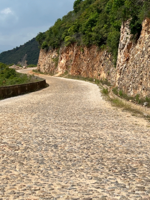 “用手指抠出来”的滇缅公路