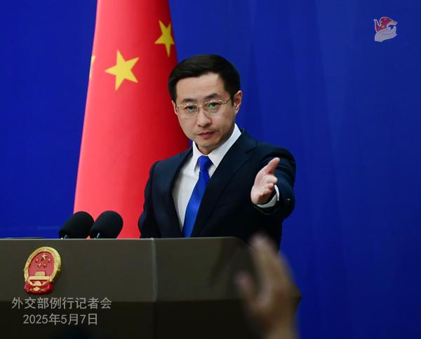中方：这次中美经贸高层会谈是应美方请求举行