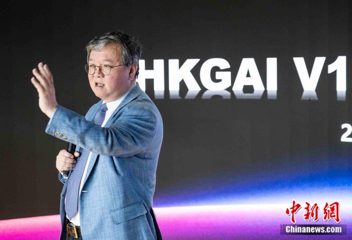 东西问｜郭毅可：AI时代香港如何布局才能御风而行？