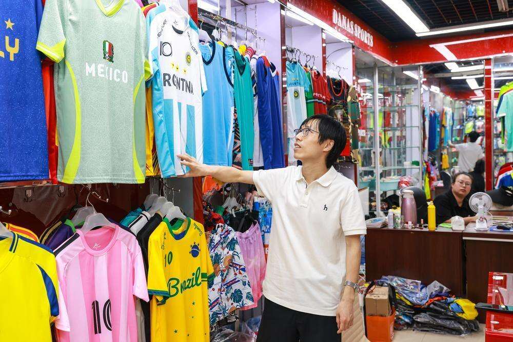 墨西哥球迷助威服设计5个版本，“美加墨”世界杯，义乌制造先“破门”