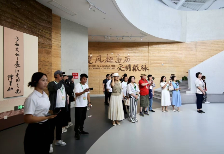 探源湖湘文明 共话文化自信 ——“追梦中华·幸福湖南”2025海外华文媒体湖南行走进高庙遗址博物馆