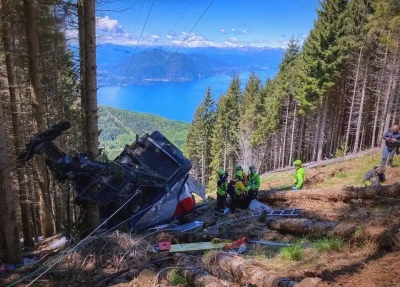 意大利山区缆车事故致至少4人受伤 约百人一度被困