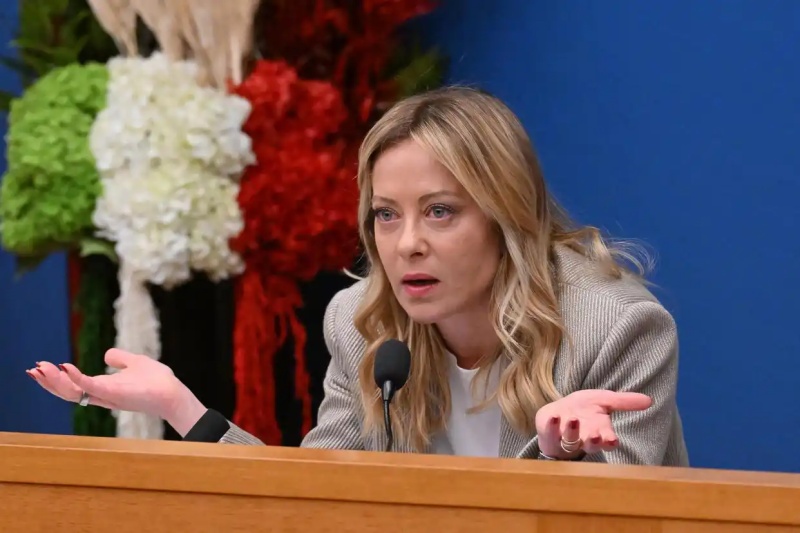 意大利总理梅洛尼举行新年记者招待会