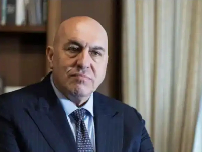 意大利防长因航班中断滞留迪拜