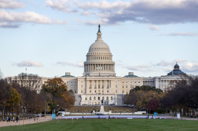 美国国会将就限制总统战争权力议案举行投票