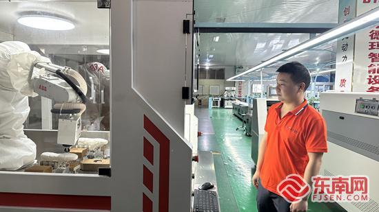 一双鞋的“智”造之旅，一座城的产业焕新