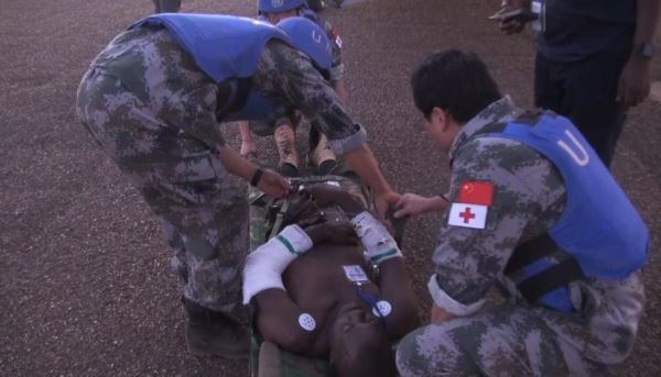 中国赴马里维和医疗队紧急救治联合国遭受恐袭人员