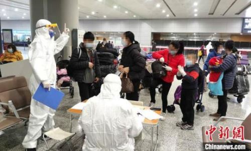 浙江丽水派出166人赴10个机场口岸接站服务归国华侨