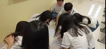 印尼泗水新中三语学校学生们在学汉语。(受访者供图)