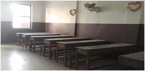 停课后的柬埔寨马德望联华学校。(受访者供图)