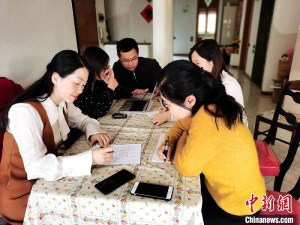 中国志愿者医生咨询小组在工作中。受访者供图