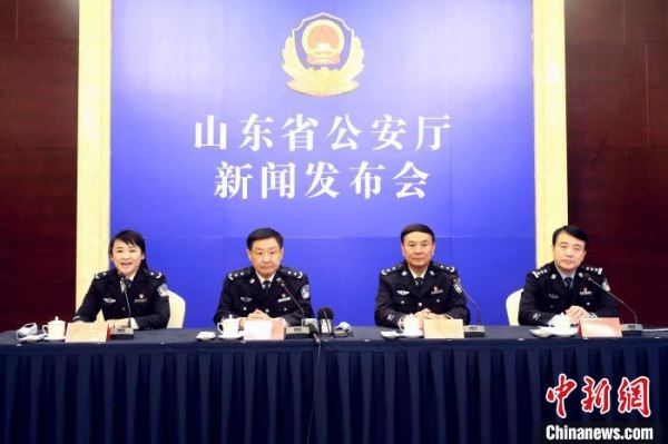 11月13日，山东省公安厅召开打击治理跨境赌博犯罪情况新闻发布会，并公布十大典型案例。　梁犇 摄