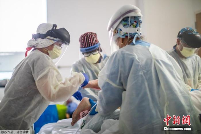 美国单日新冠死亡人数破纪录 日本暂停奥运圣火展览