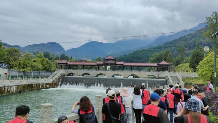 文昌故里“水观音”：镶嵌在大凉山深处一颗充满灵性的祖母绿宝石