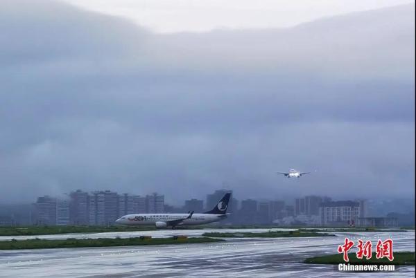 资料图：重庆江北国际机场。李小彦 摄