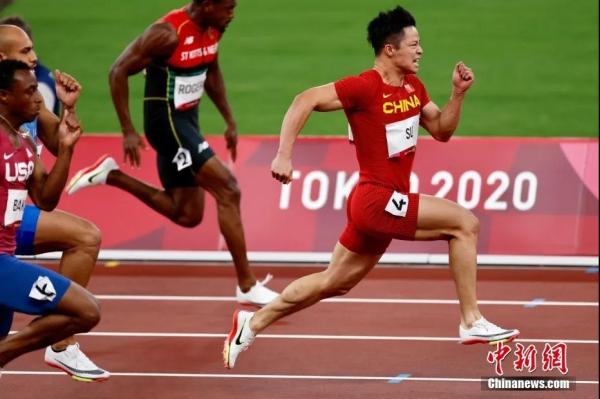 当地时间8月1日，东京奥运会男子百米半决赛上，中国飞人苏炳添以9秒83创下亚洲纪录。<a target='_blank' href='http://www.chinanews.com/'>中新社</a>记者 富田 摄