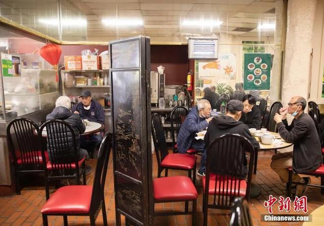 资料图：食客在美国旧金山唐人街一家餐厅内就餐。<a target='_blank' href='http://www.chinanews.com/'>中新社</a>记者 刘关关 摄