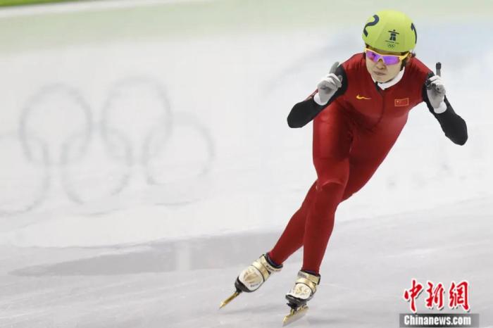 2010年，在温哥华冬奥会短道速滑女子500米的比赛中，中国选手王濛在比赛中轻松领先对手，夺得冠军。<a target='_blank' href='http://www.chinanews.com/'>中新社</a>记者 盛佳鹏 摄