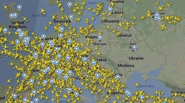 乌克兰宣布关闭空域后，航班均改道绕行。网页截图