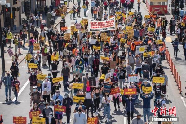 2021年3月27日，美国旧金山大批民众走上街头，抗议针对亚裔的歧视和暴力行为。<a target='_blank' href='http://www.chinanews.com/'>中新社</a>记者 刘关关 摄