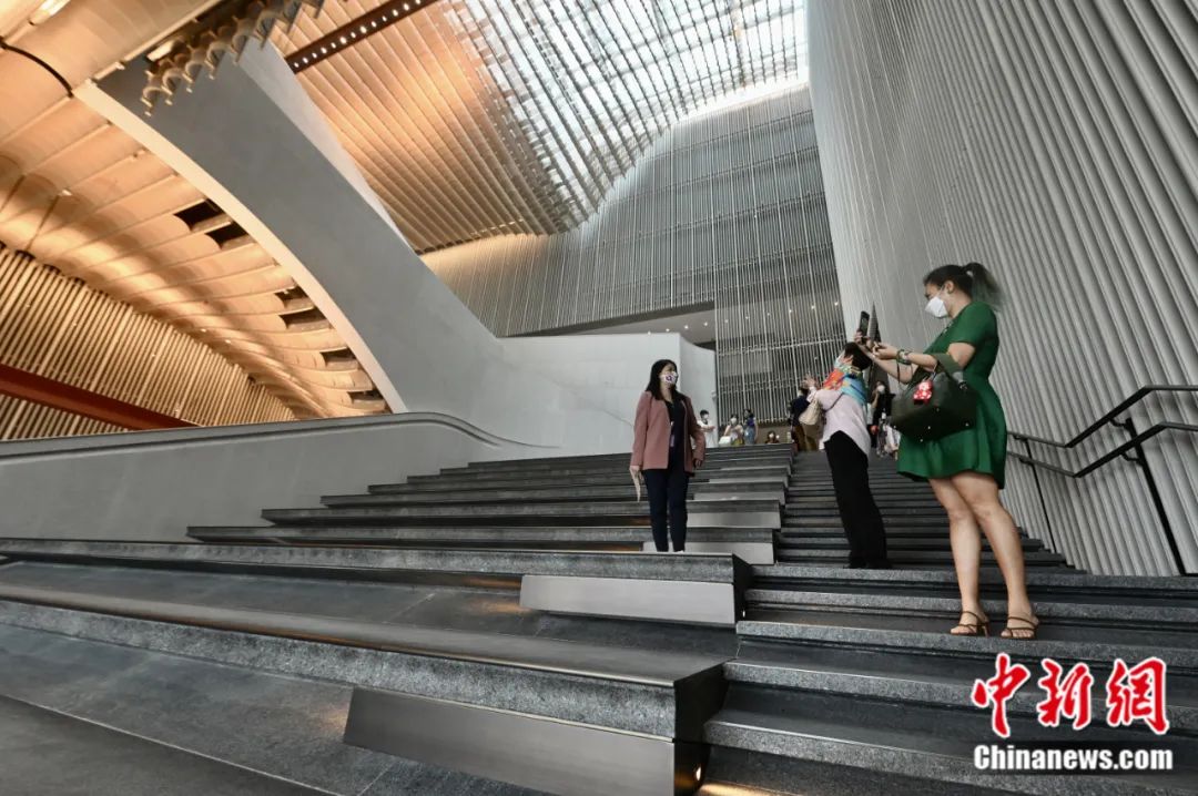 香港故宫文化博物馆拥有三个中庭，每个中庭具琉璃瓦轮廓和颜色的天花板。<a target='_blank' href='http://www.chinanews.com/'>中新社</a>记者 李志华 摄