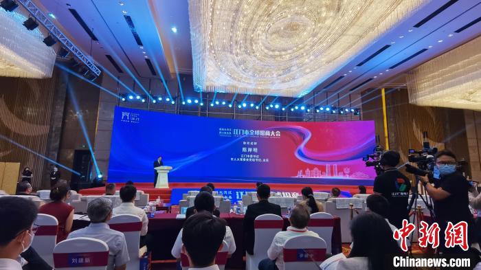 8月6日，江门市全球招商大会在香港、澳门和江门三地同时举行。　郭军 摄