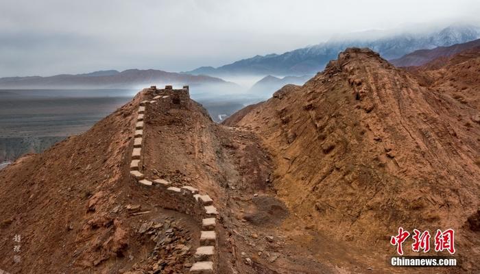 新疆乌恰县玛什热普烽燧，是目前能够找到的万里长城最西端的烽燧。 赵琛 摄