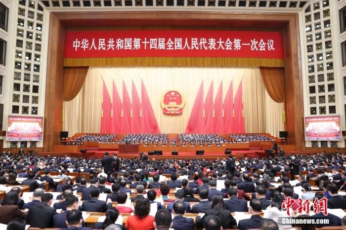 3月5日，第十四届全国人民代表大会第一次会议在北京人民大会堂开幕。<a target='_blank' href='//www.chinanews.com/'>中新社</a>记者 盛佳鹏 摄