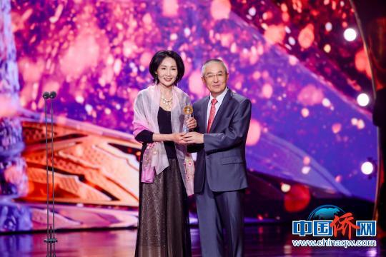 朱小久获颁“2022-2023影响世界华人大奖” 主办方供图