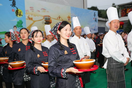 &ldquo;一桌郴州饭&rdquo;。欧阳常海 摄