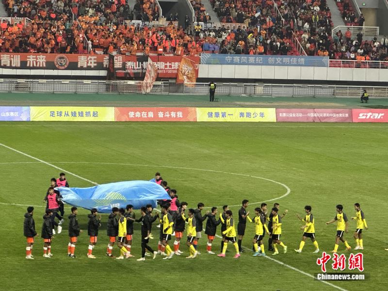 中青赛U15总决赛次回合，山东泰山1:0恒大足校夺冠。<a target='_blank' href='/' >中新网</a>记者 卞立群 摄