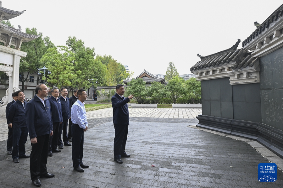 习近平走进的六尺巷，为何让人“很有感触”？